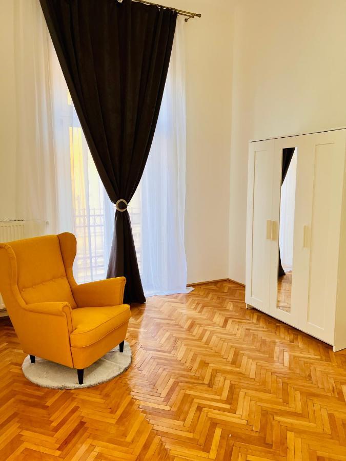 Apartment Friends Central Oradea Εξωτερικό φωτογραφία