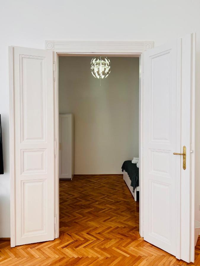 Apartment Friends Central Oradea Εξωτερικό φωτογραφία