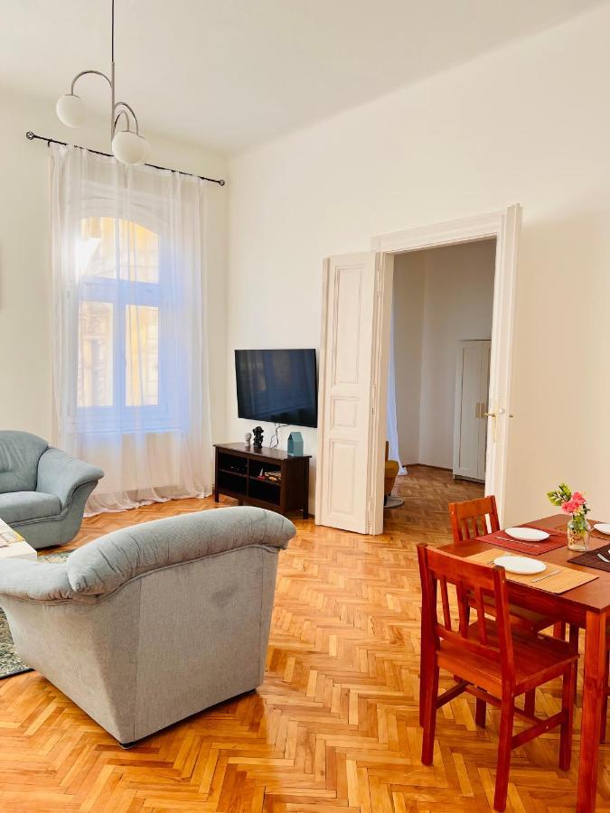 Apartment Friends Central Oradea Εξωτερικό φωτογραφία