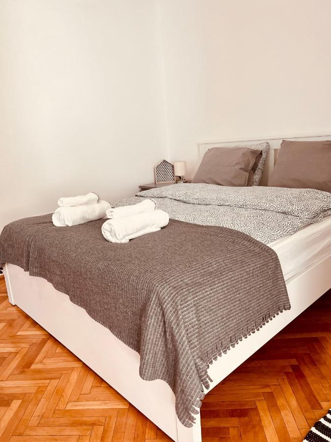 Apartment Friends Central Oradea Εξωτερικό φωτογραφία