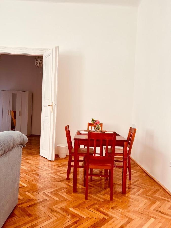 Apartment Friends Central Oradea Εξωτερικό φωτογραφία