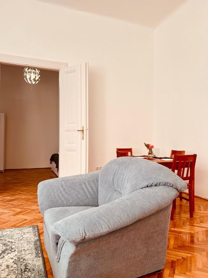 Apartment Friends Central Oradea Εξωτερικό φωτογραφία