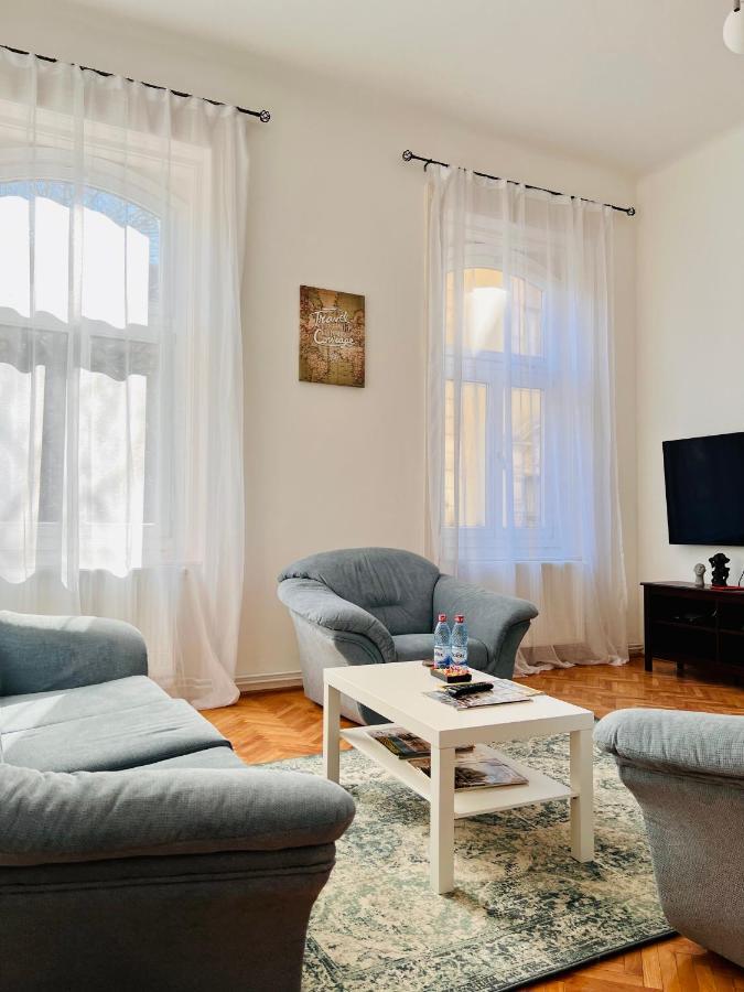 Apartment Friends Central Oradea Εξωτερικό φωτογραφία
