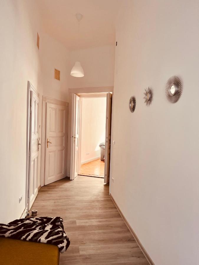 Apartment Friends Central Oradea Εξωτερικό φωτογραφία