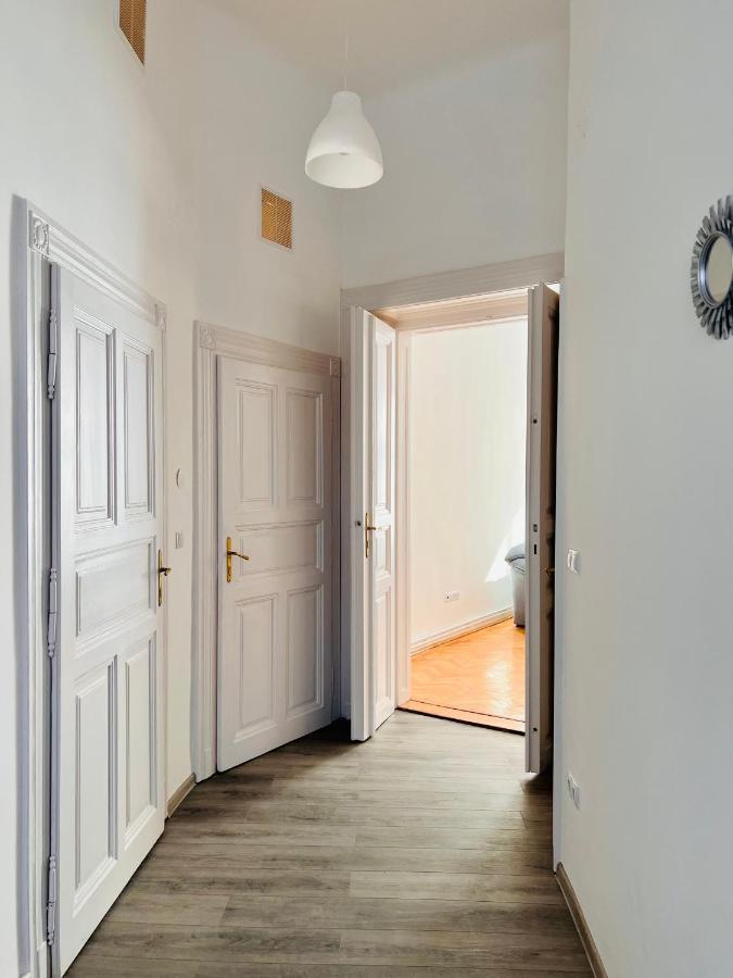 Apartment Friends Central Oradea Εξωτερικό φωτογραφία