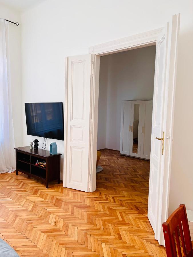 Apartment Friends Central Oradea Εξωτερικό φωτογραφία