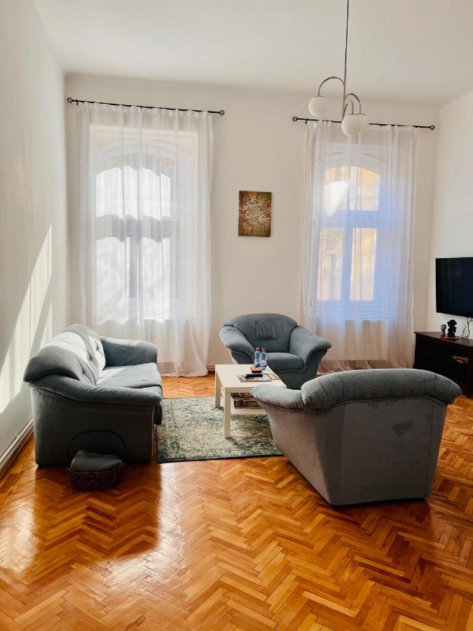 Apartment Friends Central Oradea Εξωτερικό φωτογραφία