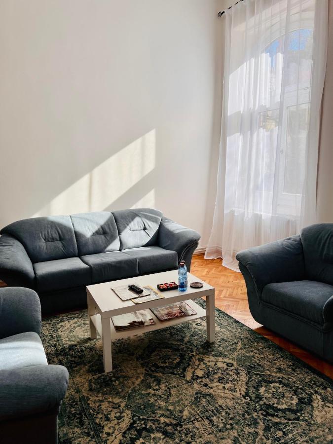 Apartment Friends Central Oradea Εξωτερικό φωτογραφία